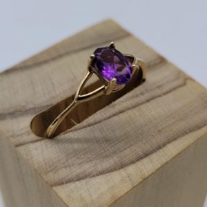 Delicate 9ct Solitaire Amethyst Ring