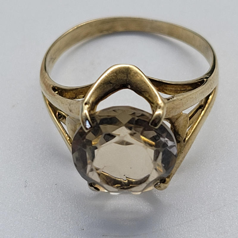 Vintage 9ct Golden Topaz 5K Ring This is a highly unusual vintage ring with a round shaped large golden topaz stone (approximately 5K) set in 9ct yellow gold. The stone is claw set within an unusual vintage ornate setting. UK Size P½ US Size 8 Inner circumference 57mm